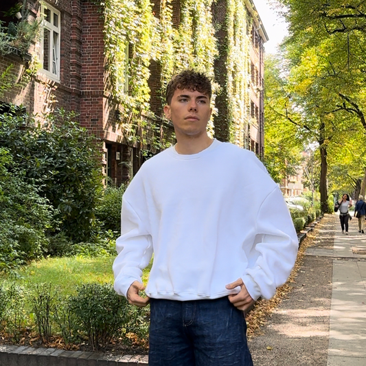 Oversize Sweatshirt Fives genäht aus PDF Schnittmuster – weißer Pullover im Streetwear Look S bis XL