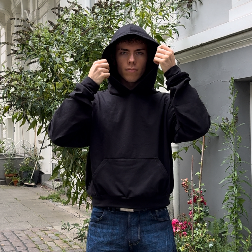 Cropped Oversize Hoodie Heavy genäht aus PDF Schnittmuster – schwarzer Hoodie mit Kapuze S bis XL