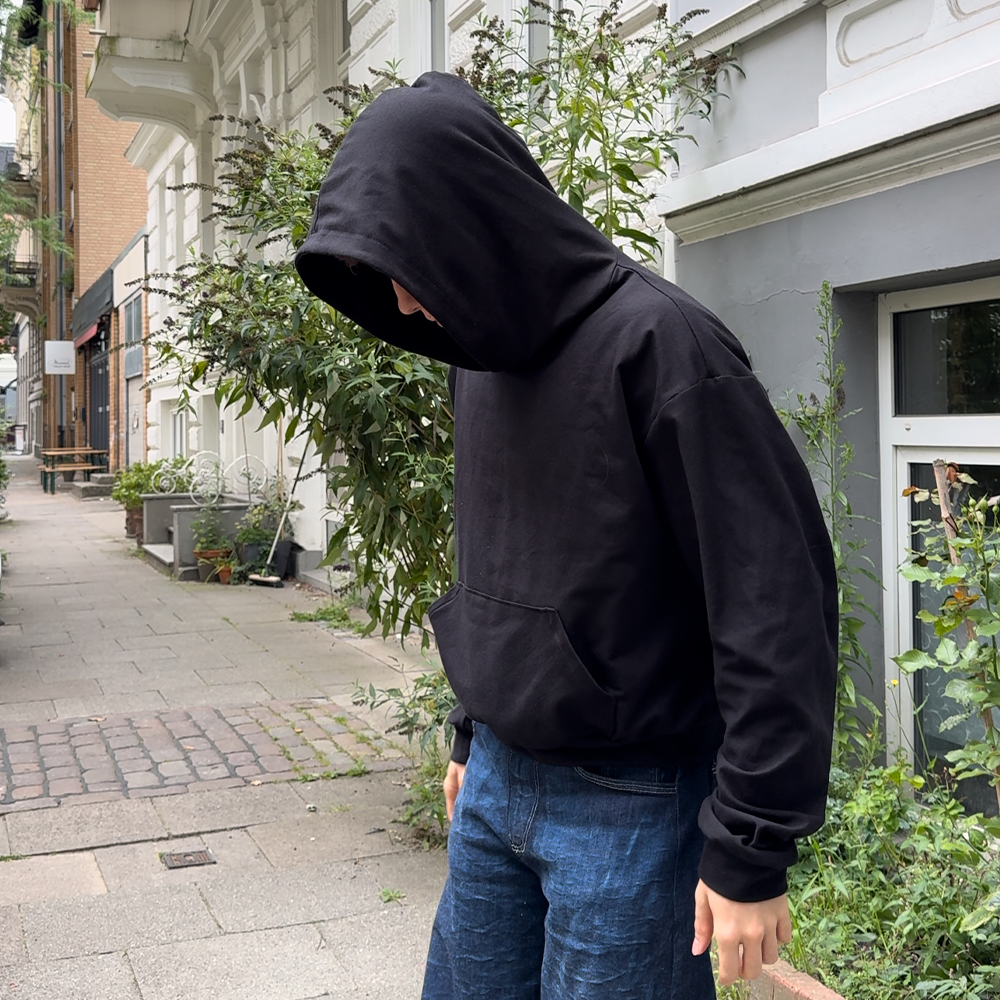 DIY Hoodie Heavy nähen – schwarzer Cropped Oversize Hoodie aus PDF Schnittmuster