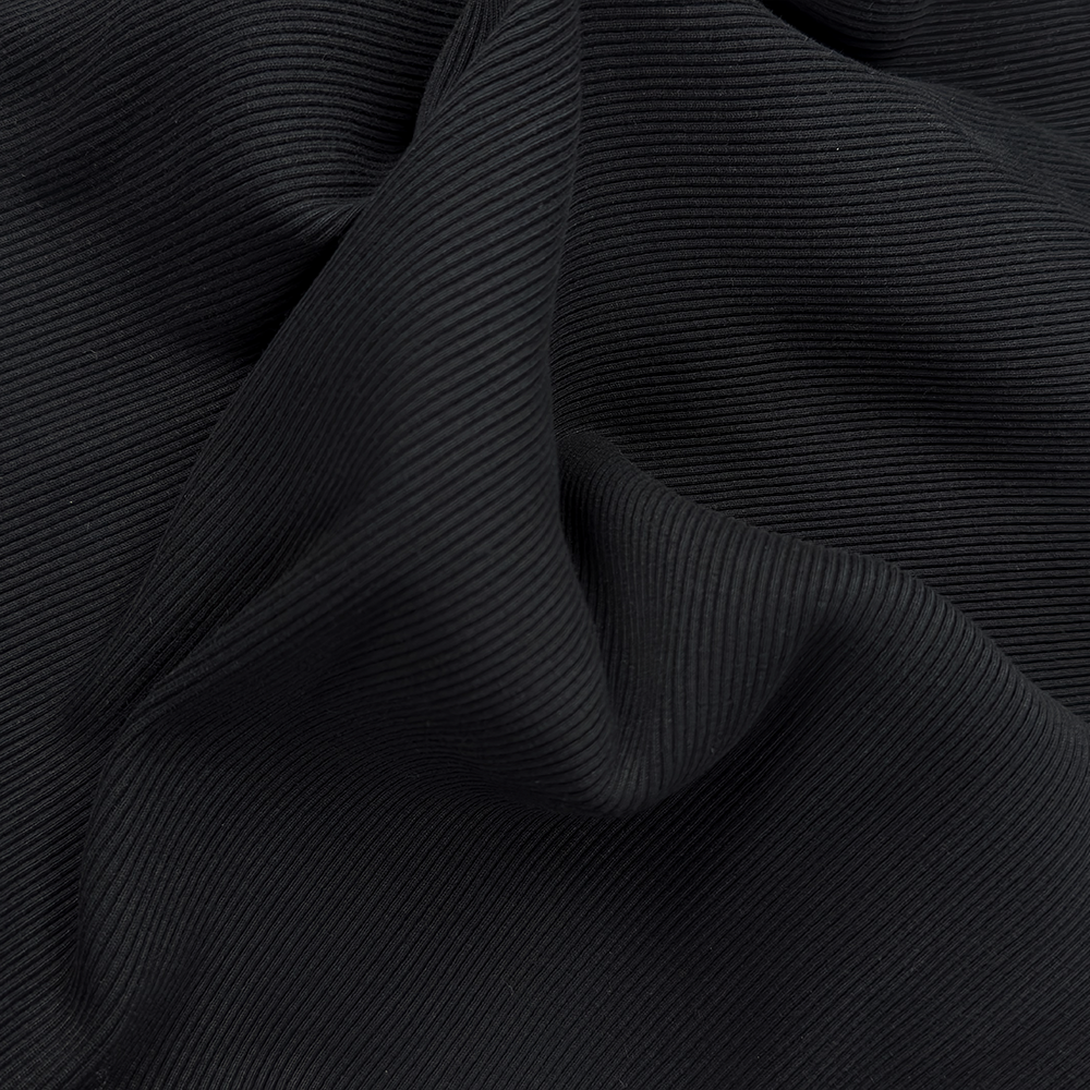 Schwarzer Premium-Rippbündchenstoff mit sichtbarer Elastizität – ideal für Bündchen an Hoodies, Jogginghosen und Sweatshirts.